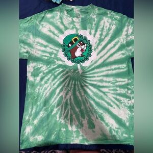 Saint Patrick’s Day Buc-ee’s Green Tie-Dye Graphic T-Shirt Unisex L